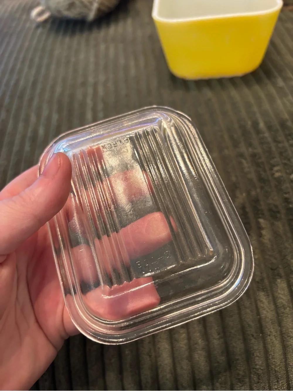 Pyrex vintage yellow